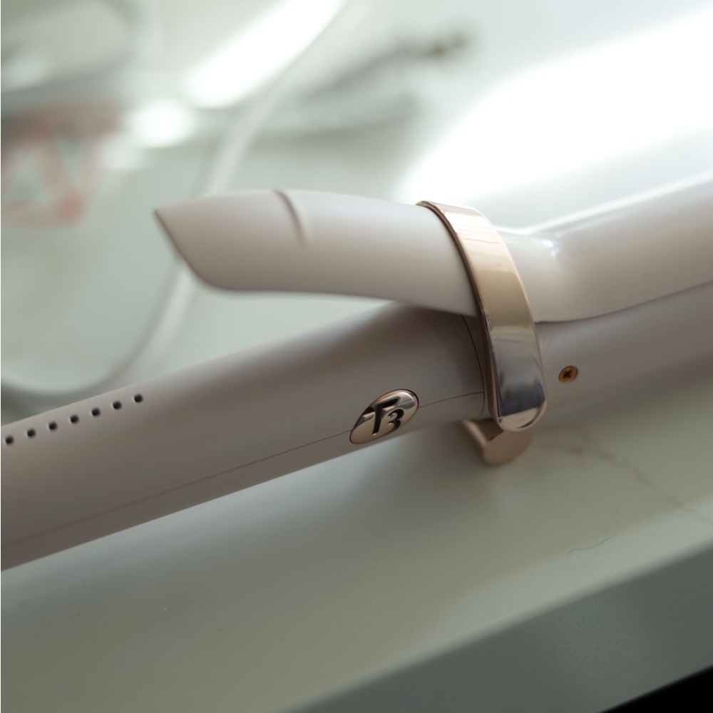 T3 1.5 inch barrel pink curling iron with clamp